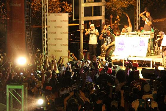 LIVE performance crowd juve BET toyota