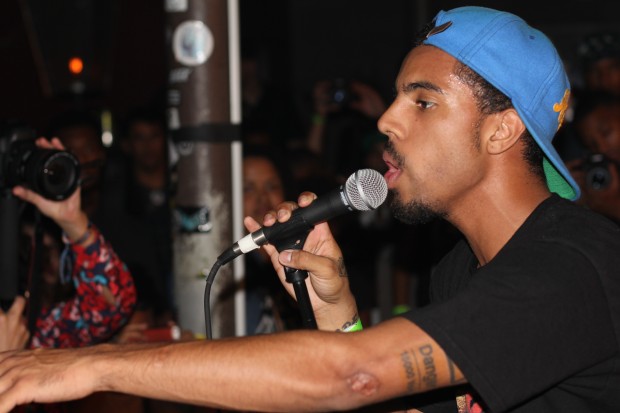LIVE-performance-vic-mensa-close--620x413.jpg